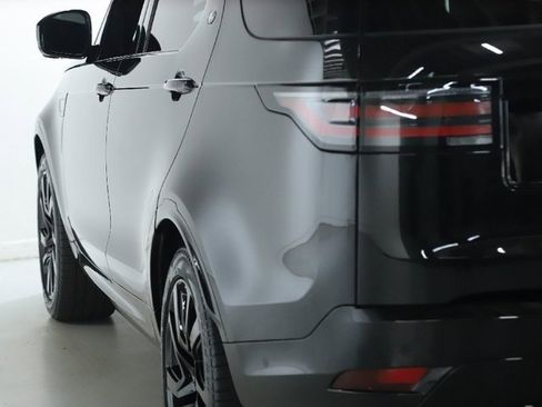 Used 2024 Land Rover Discovery Dynamic SE image 6