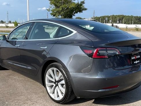 Used 2018 Tesla Model 3 Long Range RWD image 3