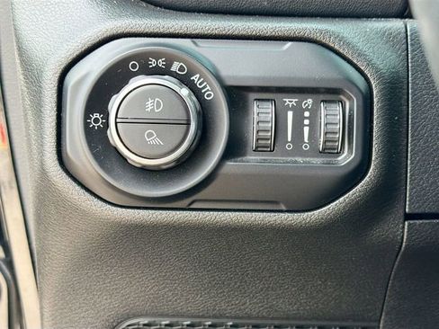Used 2021 Jeep Gladiator Overland AWD/4WD image 32