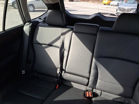 Used 2017 Subaru Outback 2.5i Limited image 18