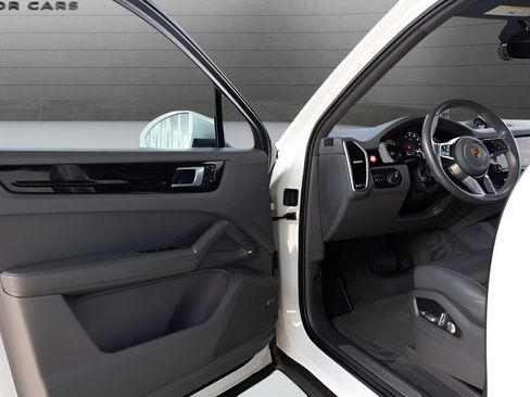 Used 2021 Porsche Cayenne Coupe w/ Premium Package AWD/4WD image 32