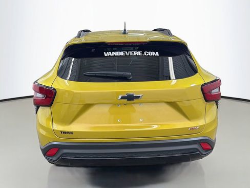 Used 2024 Chevrolet Trax RS w/ Sunroof Package FWD image 9