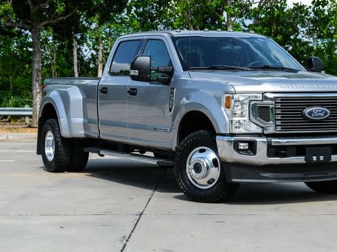 Used 2020 Ford F350 XLT w/ XLT Value Package AWD/4WD image 2