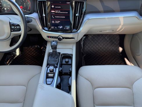 Used 2020 Volvo S60 T6 Momentum image 16