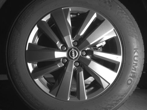 Used 2025 Nissan Pathfinder SV image 14