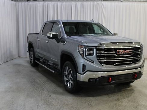 Used 2024 GMC Sierra 1500 SLT w/ SLT Premium Plus Package AWD/4WD image 25