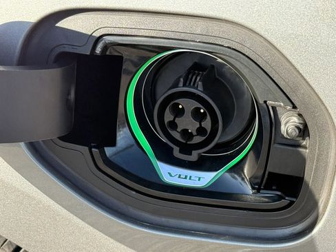 Used 2017 Chevrolet Volt LT w/ Comfort Package FWD image 29