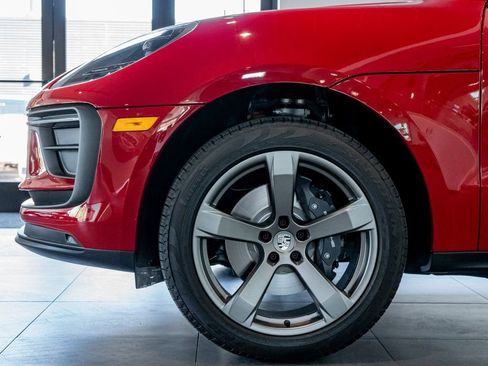 Certified 2025 Porsche Macan image 9