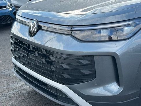 New 2026 Volkswagen Tiguan SE image 8