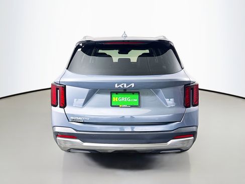 Used 2024 Kia Sorento S image 8