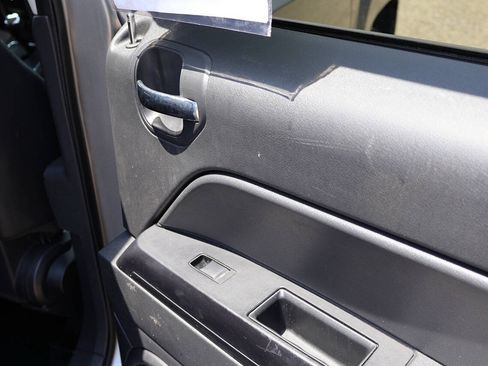 Used 2016 Jeep Patriot High Altitude FWD image 21