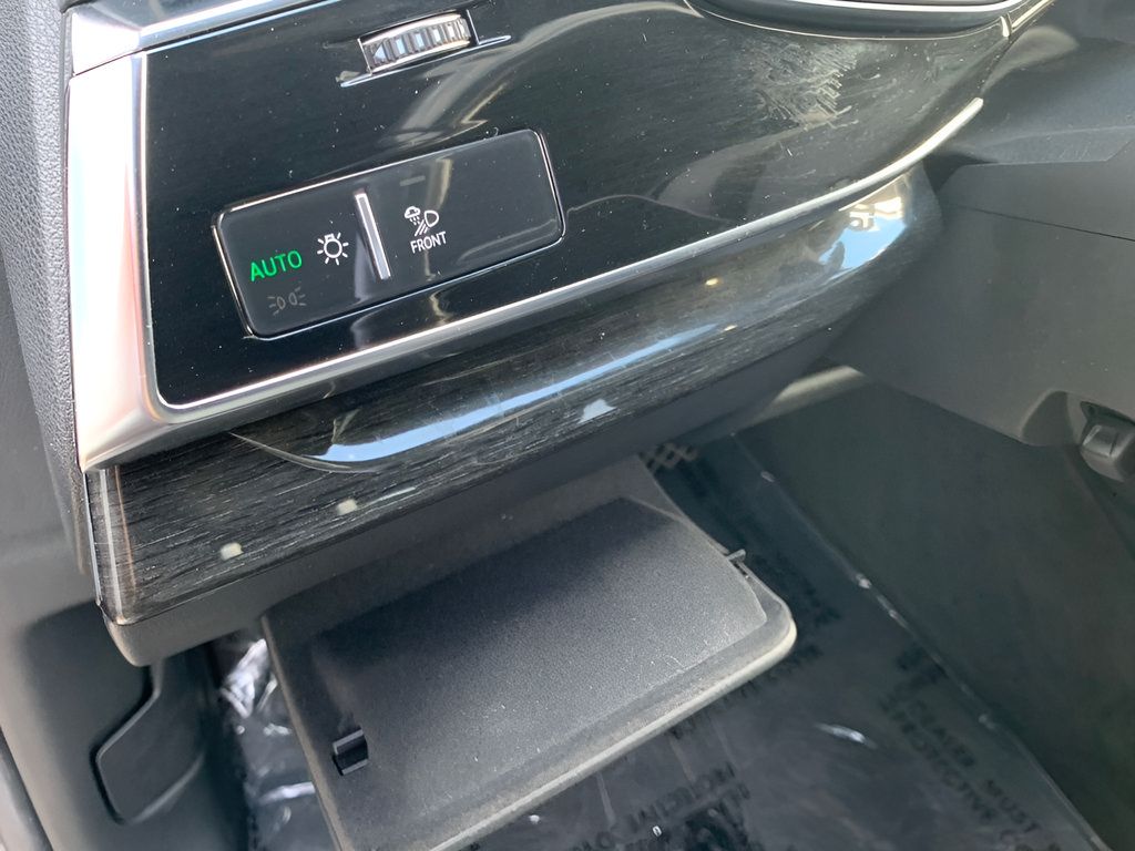 Used 2019 Audi Q8 Prestige w/ Luxury Package AWD/4WD image 13