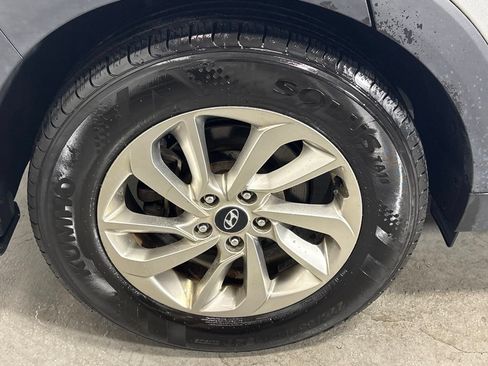 Used 2017 Hyundai Tucson SE Plus AWD/4WD image 12