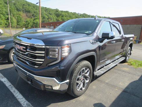 Used 2022 GMC Sierra 1500 SLT w/ SLT Premium Plus Package image 3