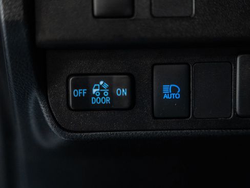 Used 2020 Toyota Tacoma SR5 image 40