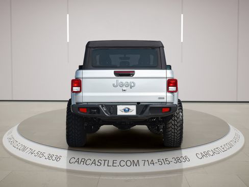 Used 2023 Jeep Gladiator Overland image 9