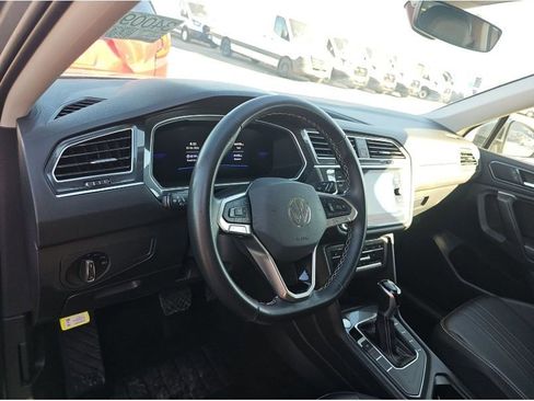 Used 2024 Volkswagen Tiguan SE image 13