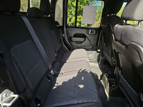Used 2024 Jeep Gladiator Mojave w/ Safety Group image 17