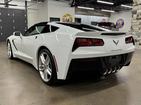 Used 2015 Chevrolet Corvette STINGRAY 2LT w/ 2LT Preferred Equipment Group RWD image 9