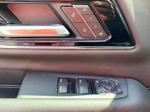 Used 2026 GMC Yukon Denali w/ Sun & Power Step Package AWD/4WD image 13