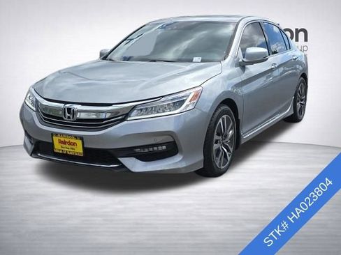 Used 2017 Honda Accord Touring image 3