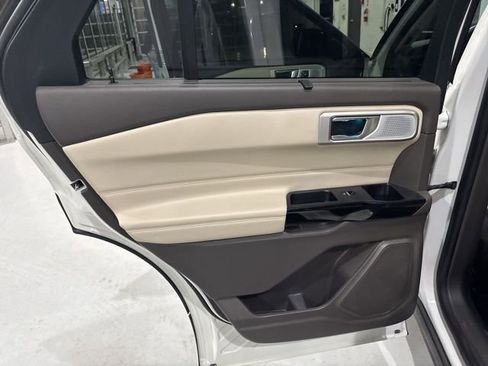 Used 2022 Ford Explorer Platinum w/ Equipment Group 601A image 22