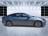 Used 2024 Nissan Altima 2.5 SV image 3