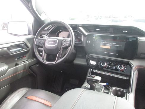 Used 2023 GMC Sierra 1500 AT4 w/ AT4 Premium Package AWD/4WD image 32