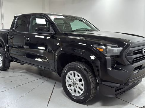 Certified 2025 Toyota Tacoma SR5 image 3