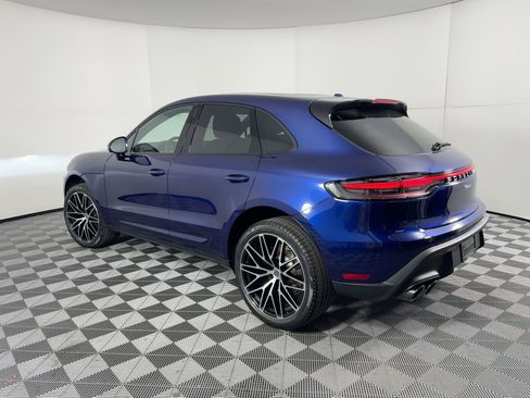 Certified 2026 Porsche Macan AWD/4WD image 3