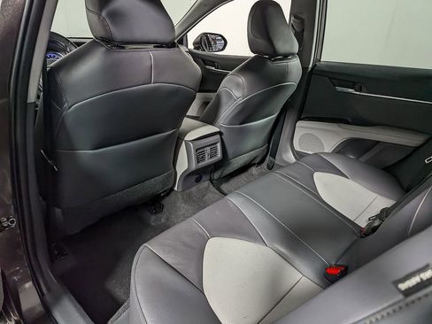 Used 2020 Toyota Camry XLE image 41