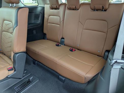 New 2025 Nissan Pathfinder Platinum image 30