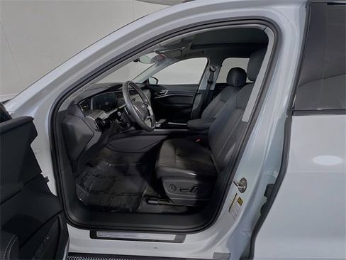 Used 2023 Audi e-tron Premium Plus w/ Premium Plus Package image 9