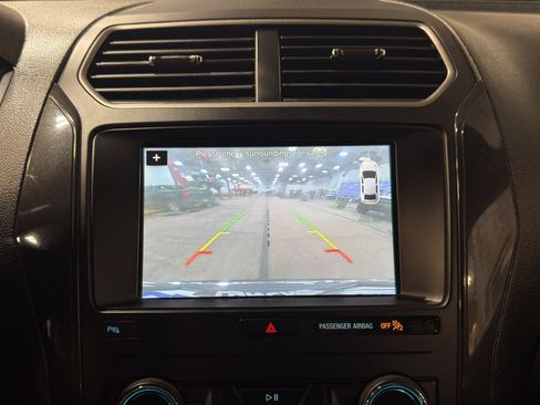 Used 2018 Ford Explorer XLT w/ Equipment Group 201A image 24