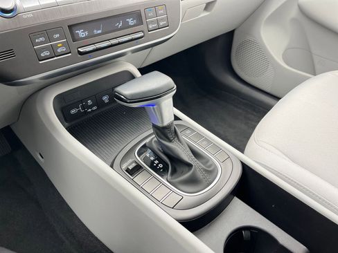 Used 2025 Hyundai Kona SEL image 41