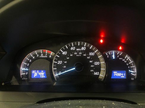 Used 2014 Toyota Camry SE FWD image 12