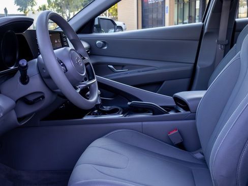 Used 2022 Hyundai Elantra SEL w/ Preferred Accessory Package image 15