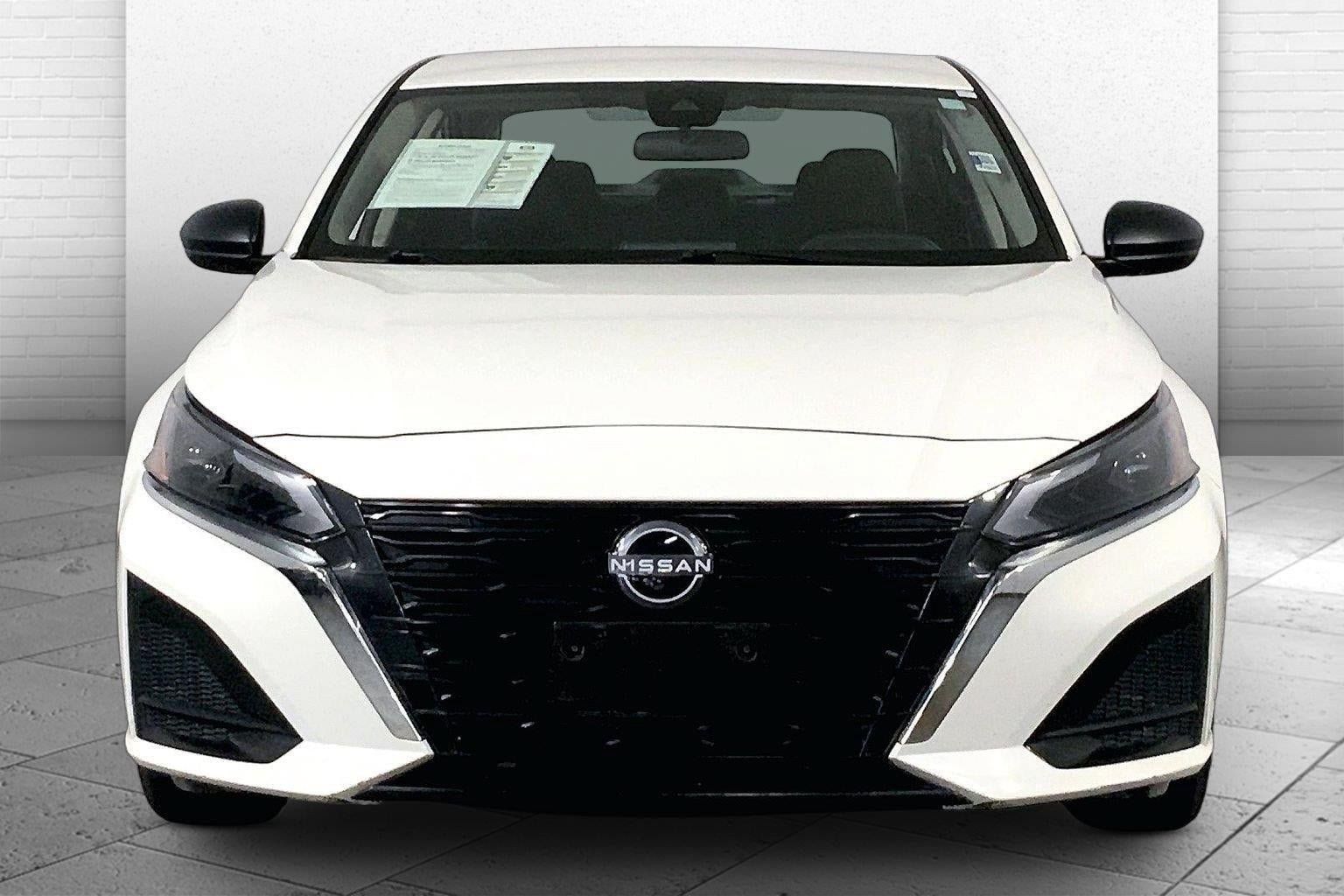 Used 2025 Nissan Altima 2.5 SV FWD image 2