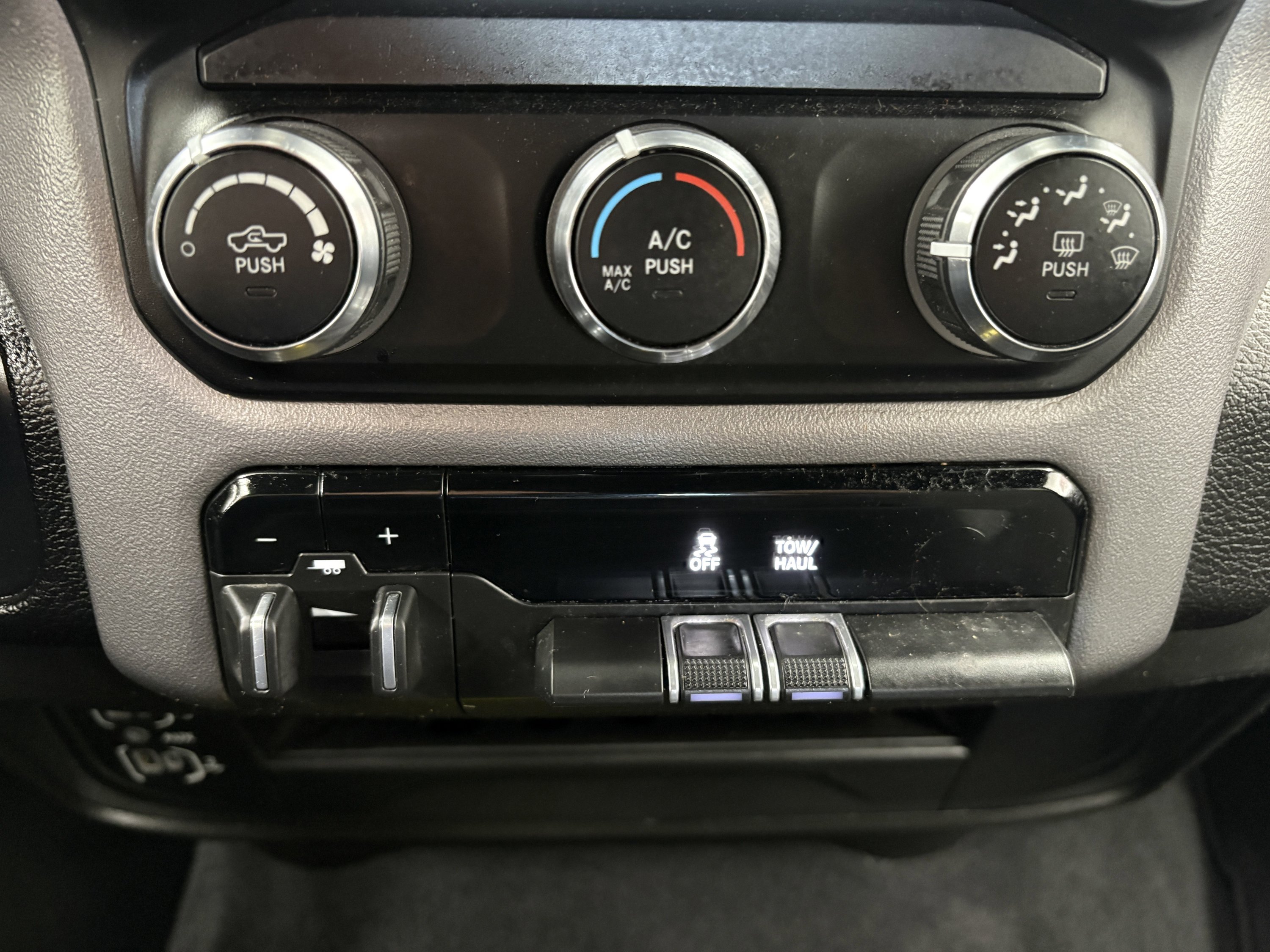 Used 2024 RAM 2500 Big Horn AWD/4WD image 17