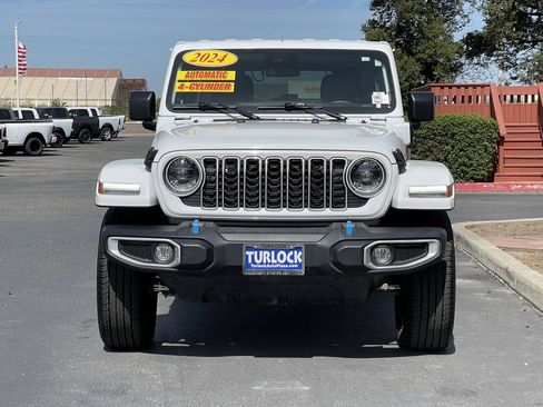 Used 2024 Jeep Wrangler Unlimited Sahara AWD/4WD image 2