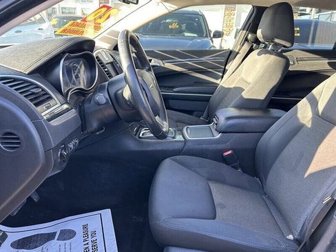 Used 2020 Chrysler 300 Touring image 11