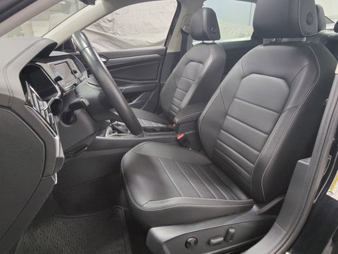 Used 2024 Volkswagen Jetta SE w/ Panoramic Sunroof Package image 13