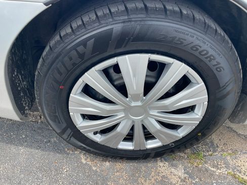Used 2012 Toyota Camry LE FWD image 22