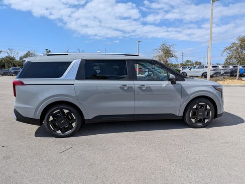 New 2026 Kia Carnival EX image 4