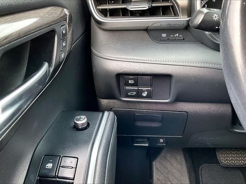 Used 2020 Toyota Highlander Limited FWD image 34