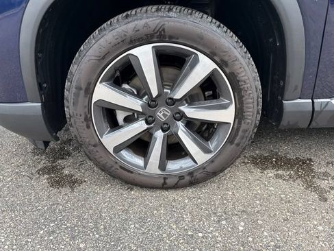 Used 2025 Honda Pilot Touring image 3