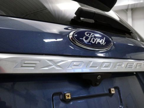Used 2019 Ford Explorer Platinum AWD/4WD image 9
