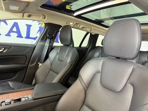 Used 2023 Volvo V60 B5 Cross Country Plus w/ Climate Package image 10