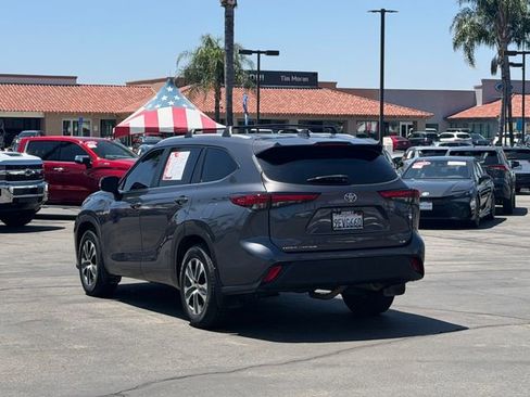 Used 2023 Toyota Highlander XLE FWD image 8