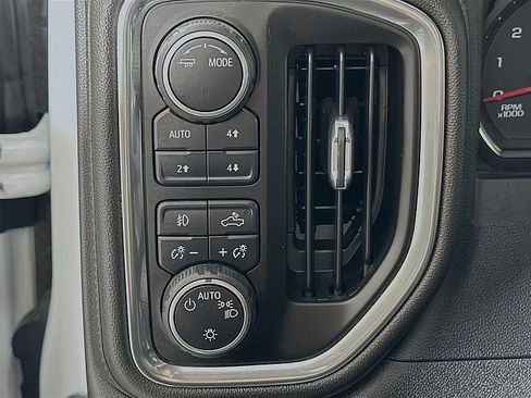Used 2022 Chevrolet Silverado 1500 LT Trail Boss w/ Bed Protection Package AWD/4WD image 10